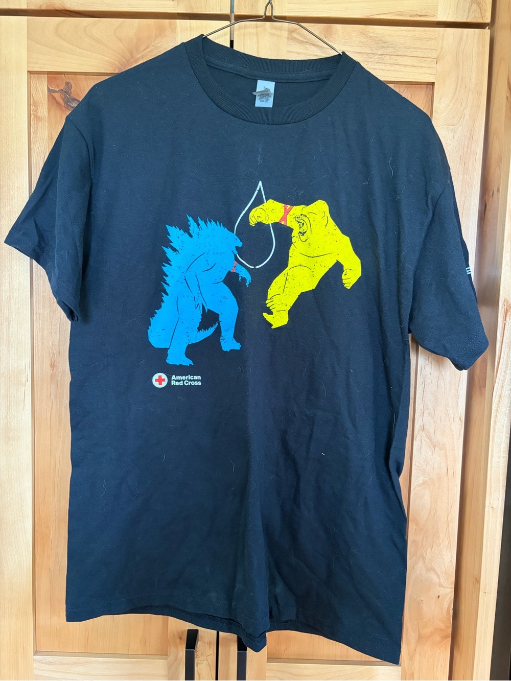 Gildan Black Graphic American Red Cross Godzilla x Kong Limited Edition tee M
